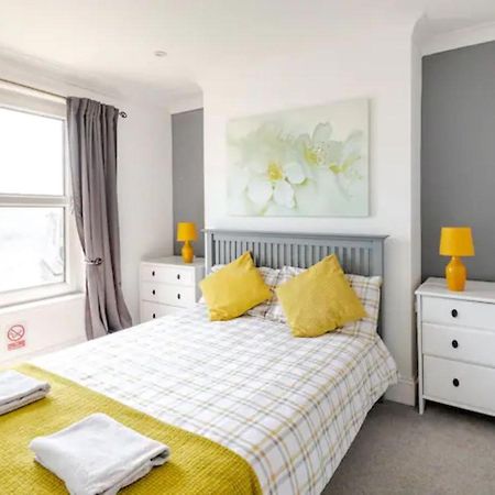 Castle View 2 Bedroom Apartment In Town Centre Newport Beach Exterior foto