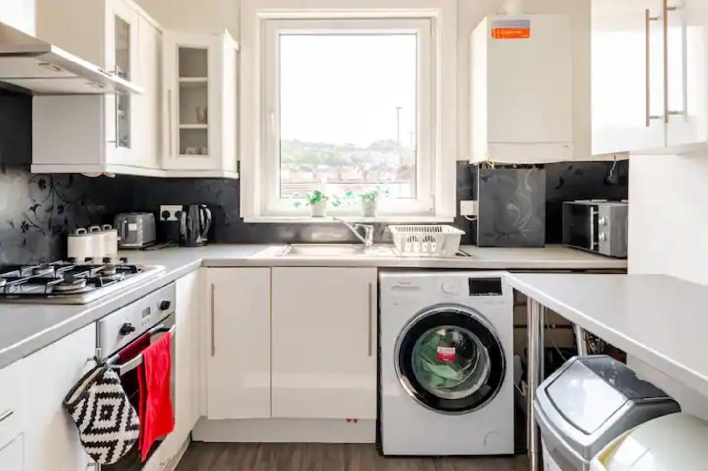Castle View 2 Bedroom Apartment In Town Centre Newport Beach Exterior foto
