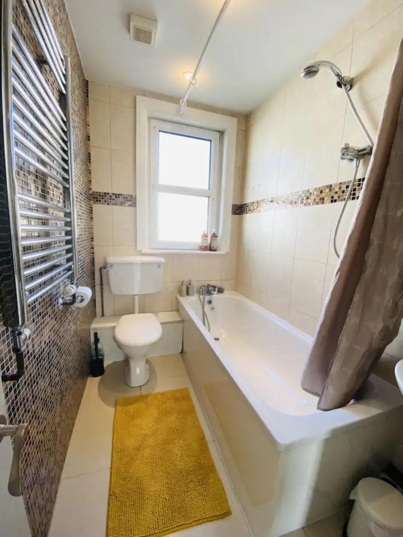 Castle View 2 Bedroom Apartment In Town Centre Newport Beach Exterior foto