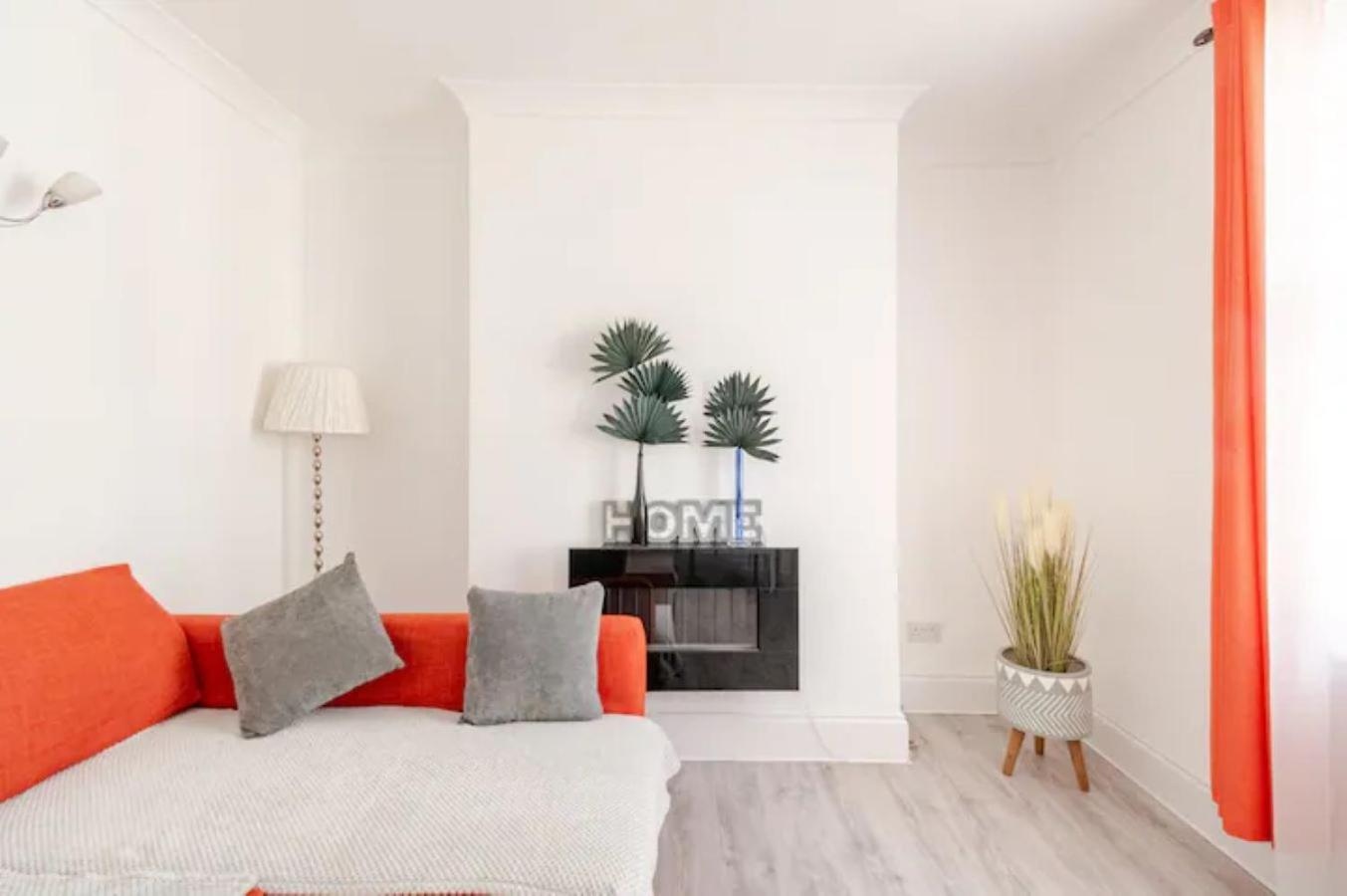 Castle View 2 Bedroom Apartment In Town Centre Newport Beach Exterior foto