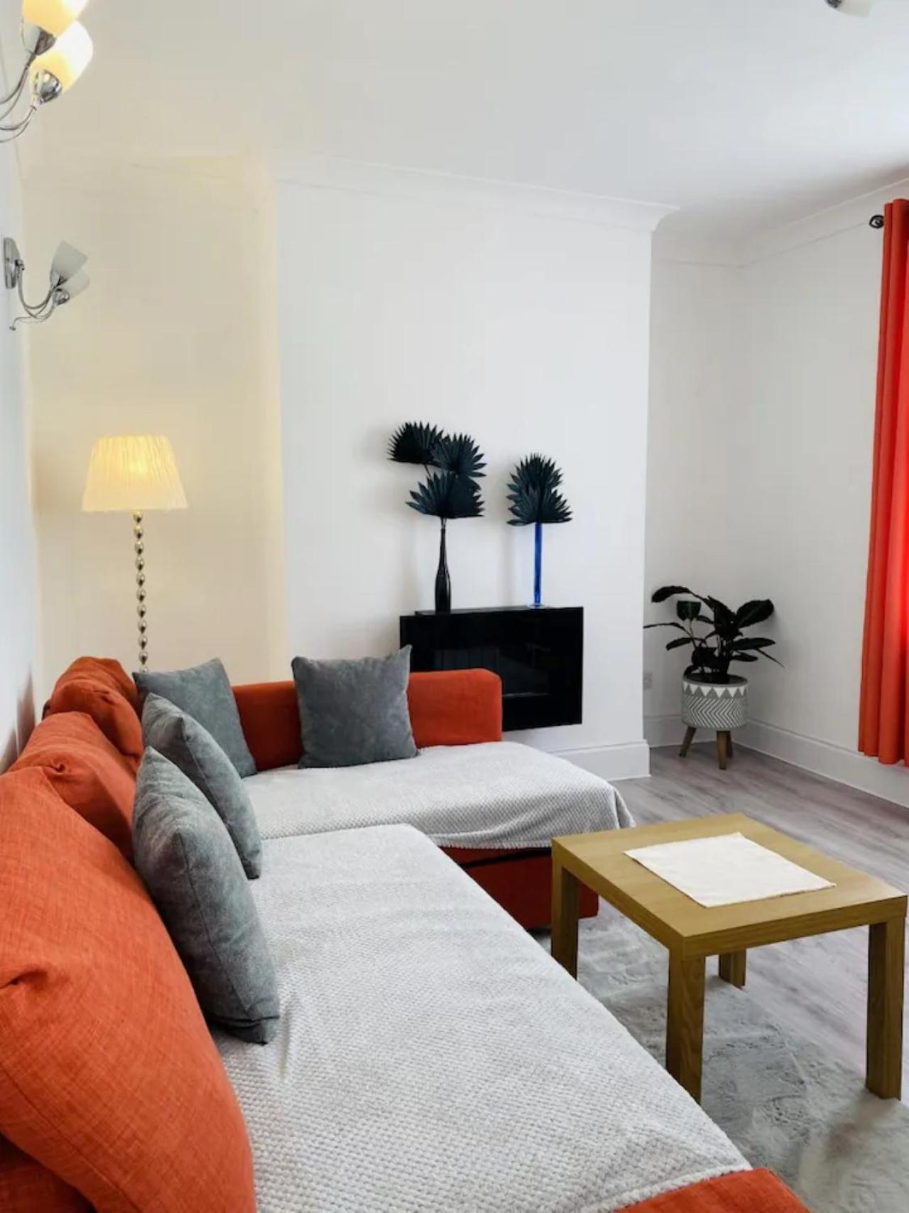 Castle View 2 Bedroom Apartment In Town Centre Newport Beach Exterior foto