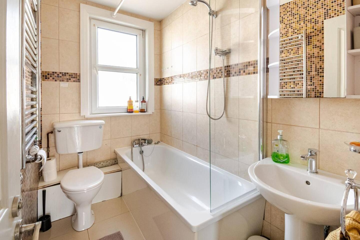 Castle View 2 Bedroom Apartment In Town Centre Newport Beach Exterior foto